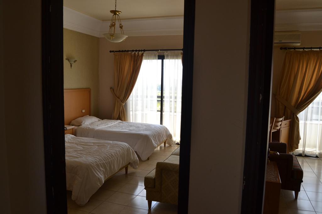 Platinum Hotel Tyre Luaran gambar